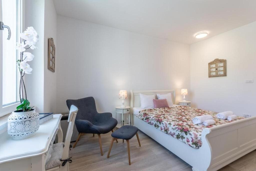 ספליט Apartments And Room Poesia מראה חיצוני תמונה